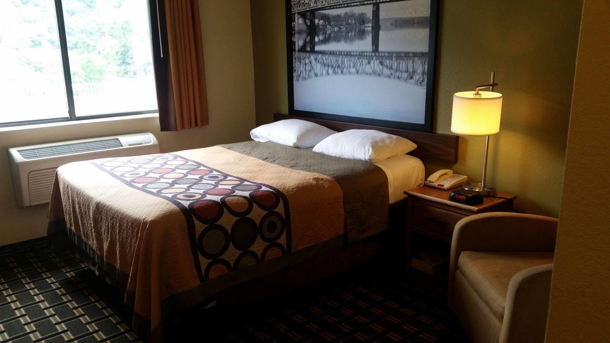 Super 8 By Wyndham Wheeling Wv Hotel Ngoại thất bức ảnh
